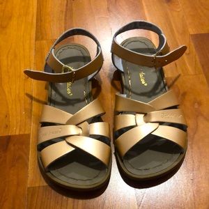 Saltwater sandals like new